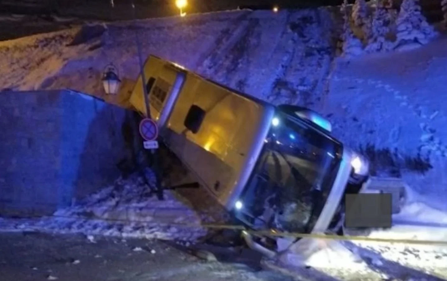 טרגדיה באלפים: ישראלית בת 12 נהרגה בתאונת אוטובוס
