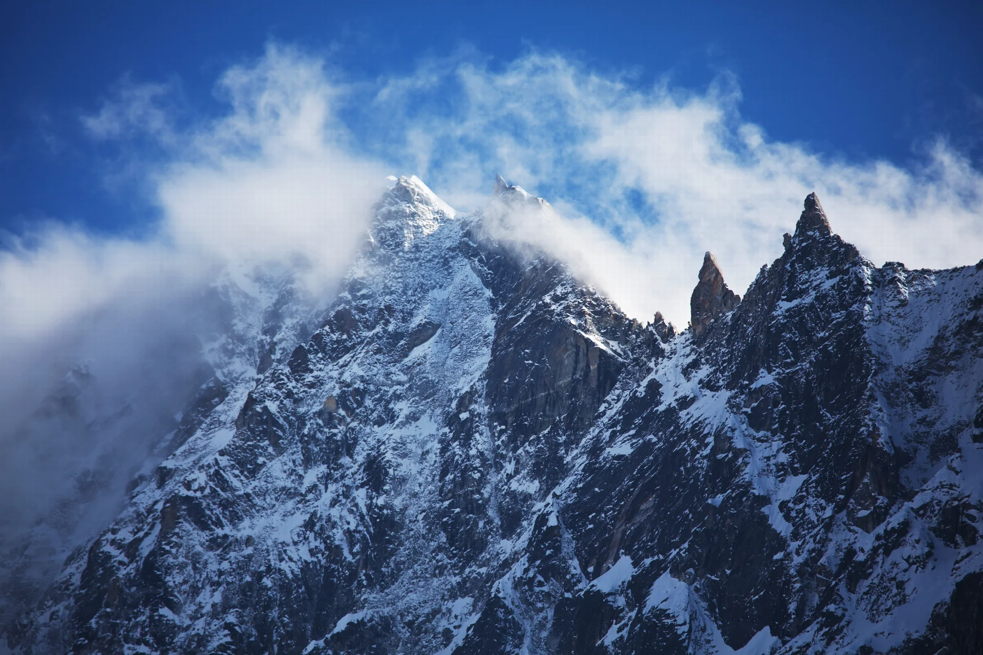 500 alpinistes ont été contraints de battre en retraite : drame nocturne dans l’Himalaya