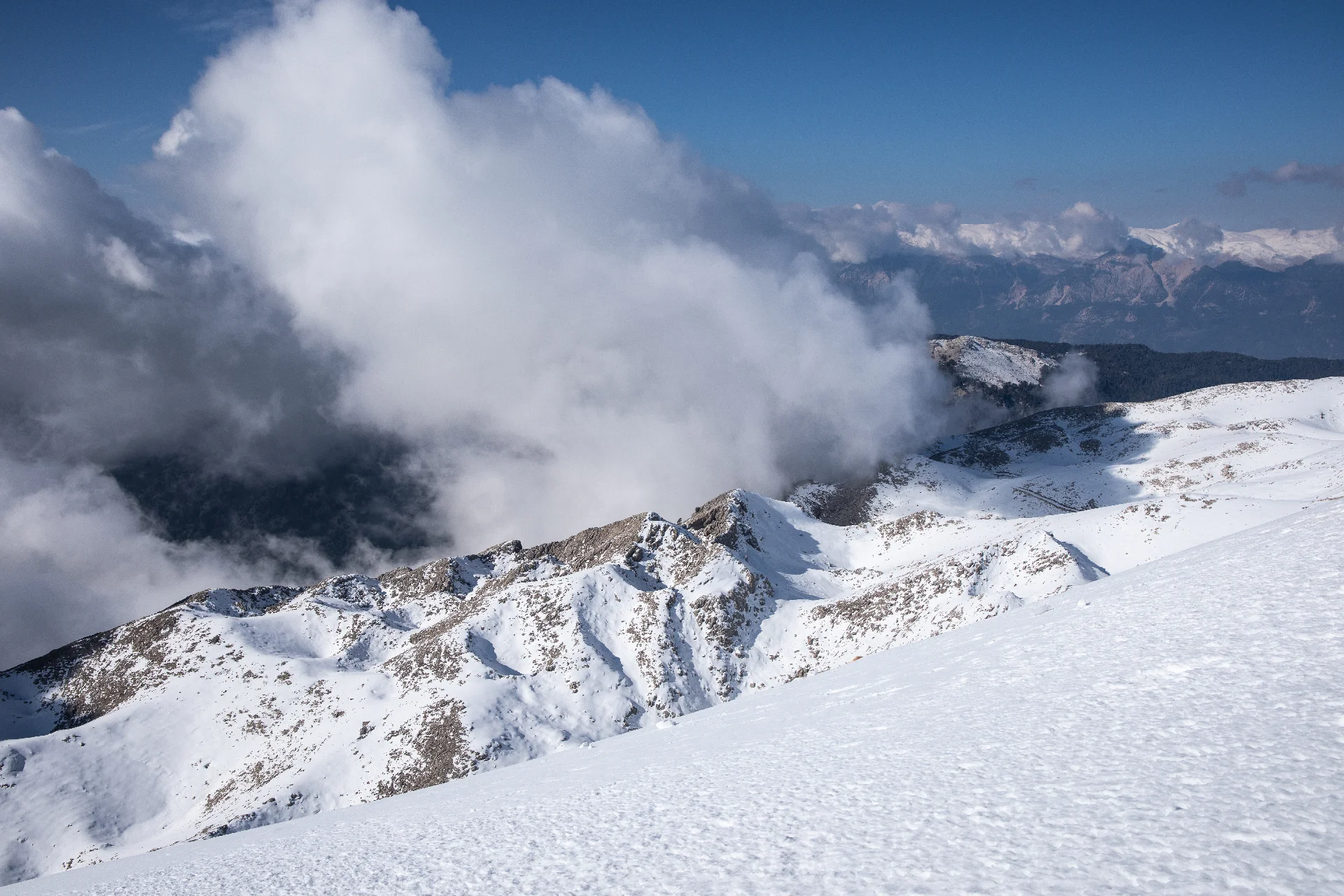 4 morts dans une avalanche meurtrière dans l’Himalaya, 12 personnes toujours portées disparues